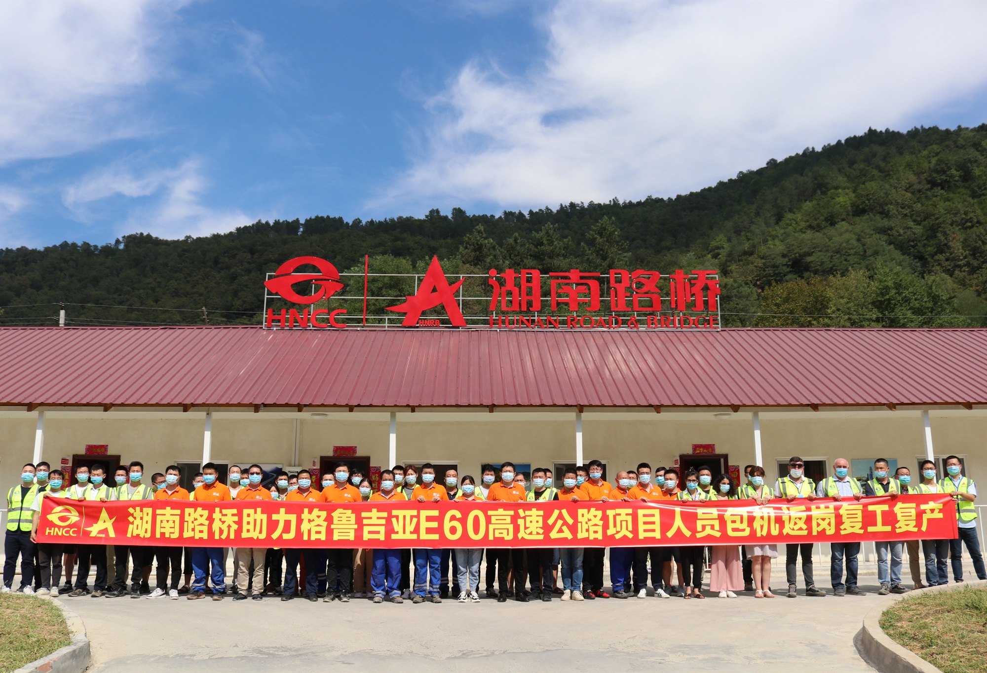 20200914217138.jpg 先鋒隊(duì)結(jié)束隔離奔赴工作崗位.jpg