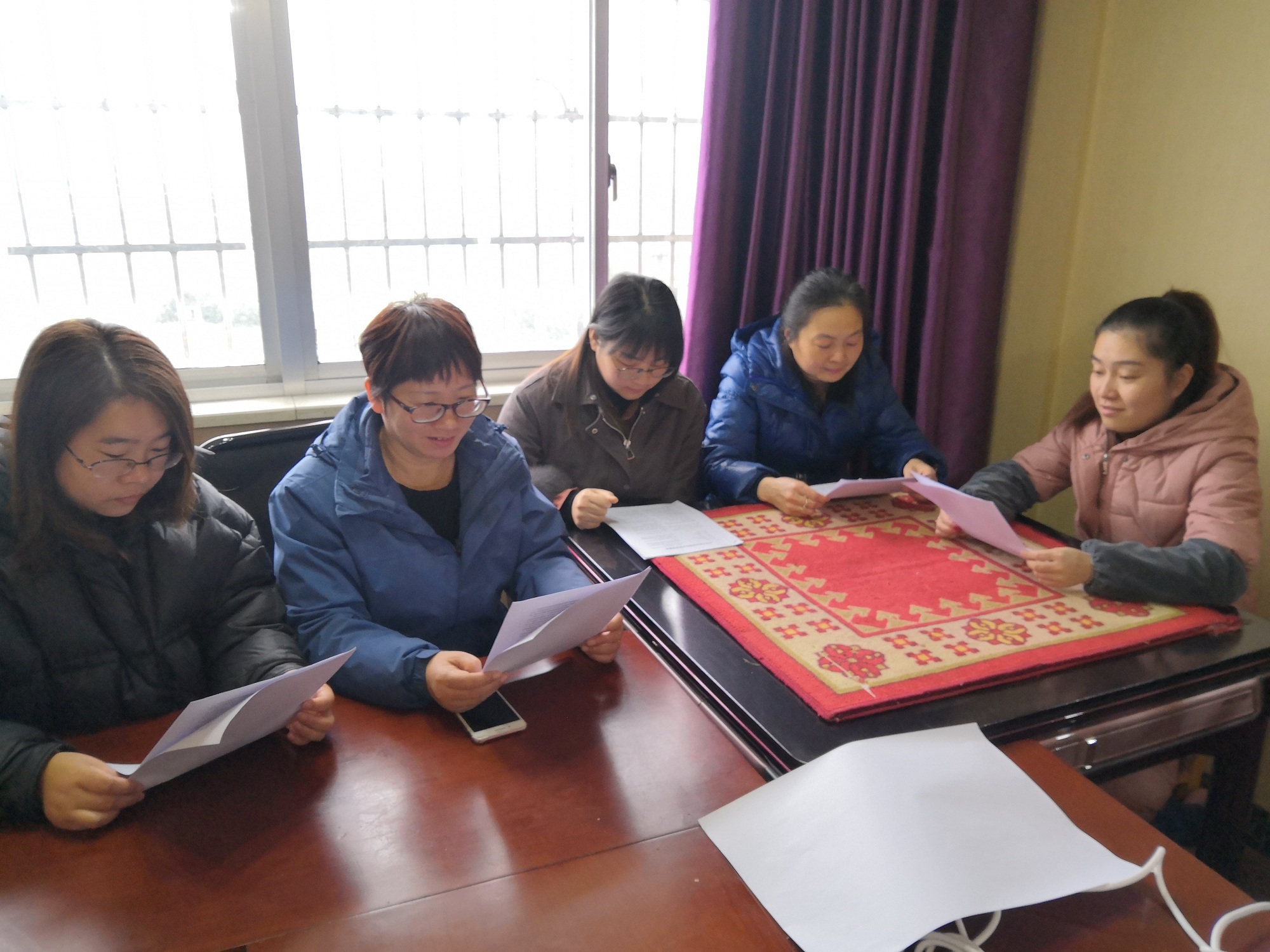 20210312697975.jpg 9項(xiàng)目女職工進(jìn)行法律法規(guī)學(xué)習(xí).jpg