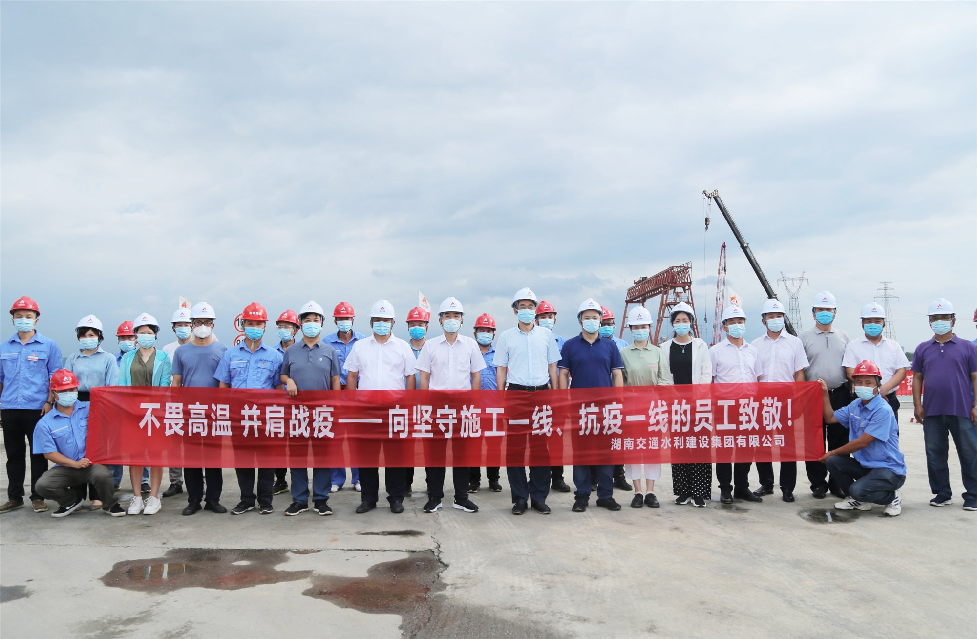 20210810710885.jpg 1.胡建華一行看望慰問香爐洲項目一線人員(前排中)_副本.jpg