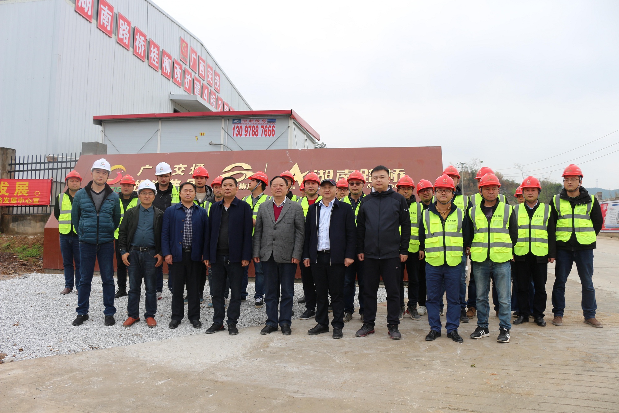 1615531726935689.jpg 桂柳改擴(kuò)建№4合同段節(jié)后復(fù)工復(fù)產(chǎn)_副本.jpg