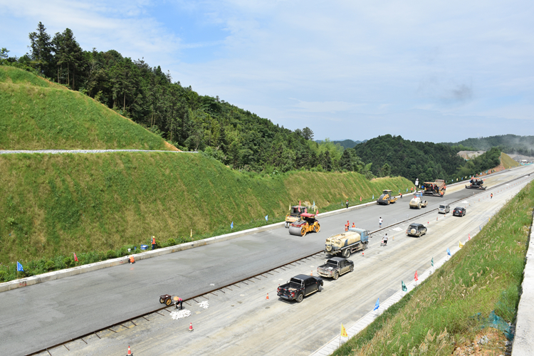 20220826239256.jpg 底基層攤鋪.JPG