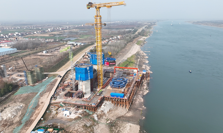 20231221113109.png 塔吊R4300-200正在吊裝首件鋼筋部品_副本.png